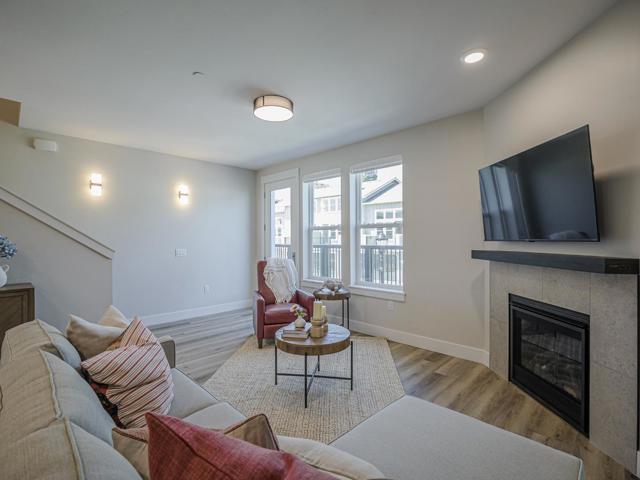 126 Aptos Village Way, Aptos CA: https://media.crmls.org/mediaz/c33f88af-b254-4f2a-b96b-21dd629f987d.jpg