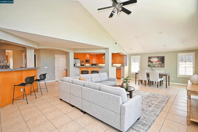 65 Dawn Dr, Pleasant Hill CA: https://media.crmls.org/mediaz/c33f9923-0706-4ff0-b2d2-9744b9b37b85.jpg