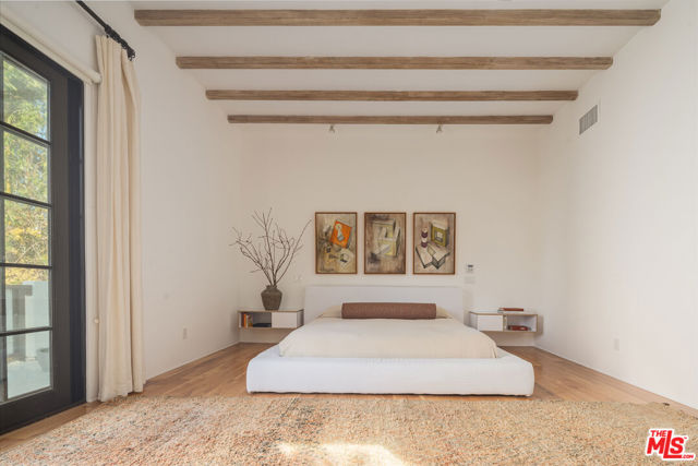 509 Santa Clara Avenue, Venice CA: https://media.crmls.org/mediaz/c34056a0-0abe-43e1-9e5d-2f941d335125.jpg