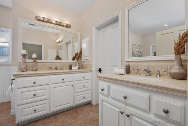 1324 Vista Colina Dr, San Marcos CA: https://media.crmls.org/mediaz/c3409aaf-06d1-45ef-8e25-e39b851abb58.jpg