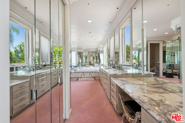 3303 Clerendon Road, Beverly Hills CA: https://media.crmls.org/mediaz/c340ad92-34af-41c4-92c1-8cdc7b5fea54.jpg