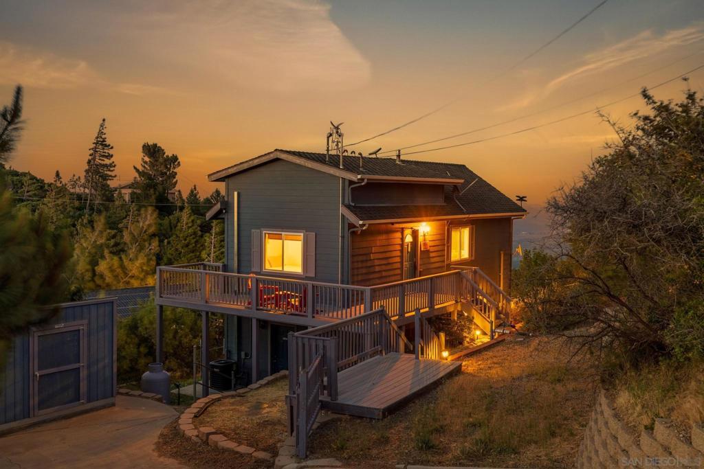 555 Manzanita Dr