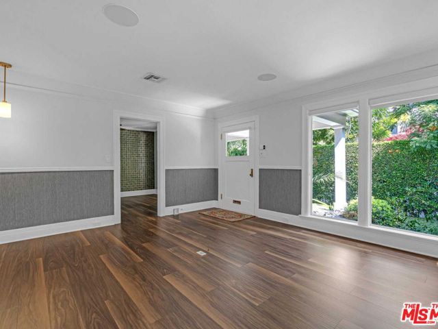 7024 De Longpre Avenue, Los Angeles CA: https://media.crmls.org/mediaz/c3415bd5-f271-45df-8287-1c2479de3fe3.jpg