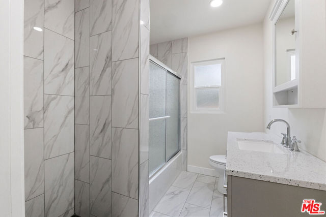 7127 Ramsgate Avenue, Los Angeles CA: https://media.crmls.org/mediaz/c341d506-6176-4486-8195-7beba4ba9b8e.jpg