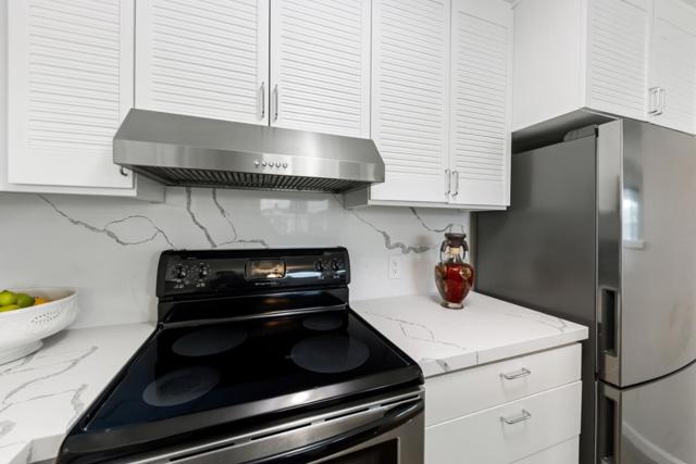 100 Lucky Drive, Corte Madera CA: https://media.crmls.org/mediaz/c341eaa9-3af9-47e3-9620-010fe3c2efac.jpg
