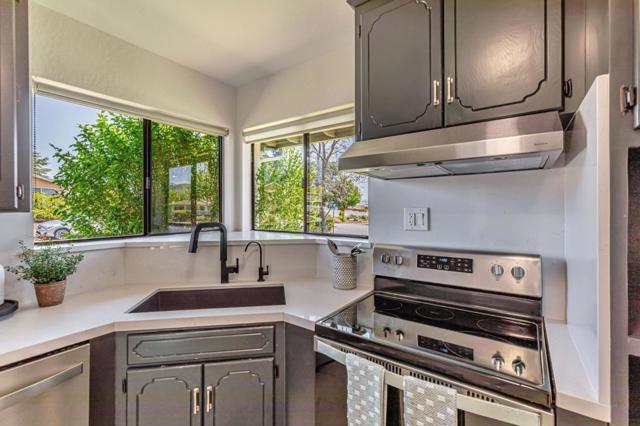 445 Marks Drive, Hollister CA: https://media.crmls.org/mediaz/c3421bc1-90fe-4f0f-a484-e731a2ee42a1.jpg