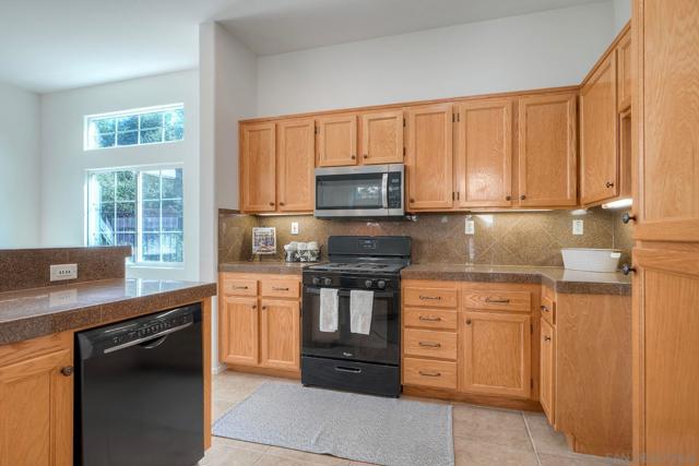 29711 Williams Valley Ct, Escondido CA: https://media.crmls.org/mediaz/c3428303-cdd5-4813-8362-eda3f3a67023.jpg