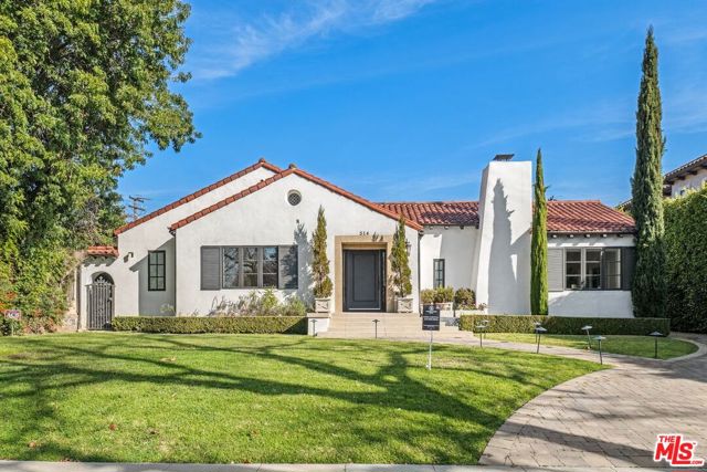 514 N Walden Drive, Beverly Hills CA: https://media.crmls.org/mediaz/c342c26d-b051-46cf-8624-574a22cbf8e9.jpg