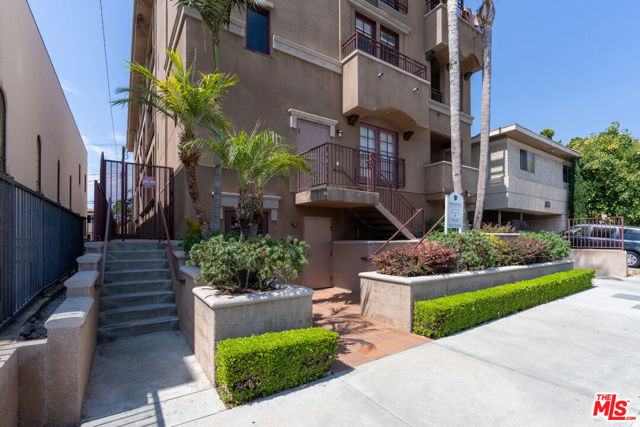 1625 Butler Avenue, Los Angeles CA: https://media.crmls.org/mediaz/c3439dad-ab52-446d-b6f8-89621165f2cd.jpg