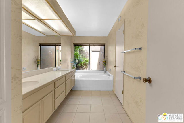 73283 Phoebe Court, Palm Desert CA: https://media.crmls.org/mediaz/c3444d13-f572-4c94-93c2-d039c5d045e5.jpg