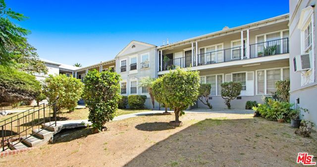 372 Columbia Avenue, Los Angeles CA: https://media.crmls.org/mediaz/c3445524-6f1b-4f31-96fa-5505c323c5b1.jpg