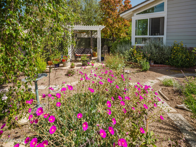 709 Zinnia Court, Thousand Oaks CA: https://media.crmls.org/mediaz/c344d4db-4b30-43a8-9d5c-128363f870d3.jpg