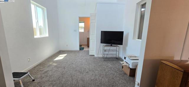 609 Banks Dr, Richmond CA: https://media.crmls.org/mediaz/c344dc1b-5563-44aa-94b2-c0cf982b775c.jpg