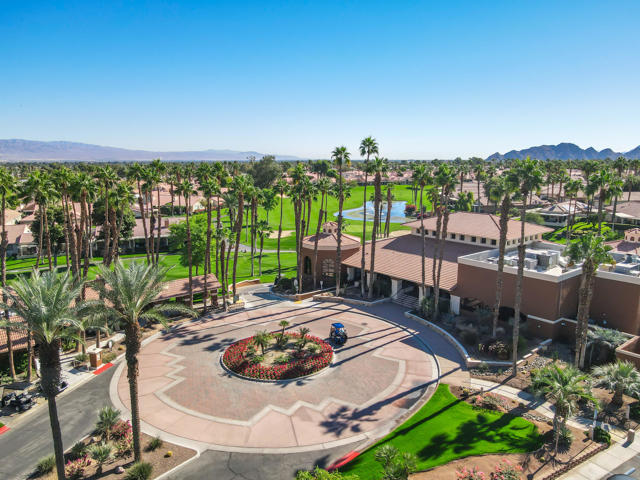42498 Sand Dune, Palm Desert CA: https://media.crmls.org/mediaz/c34518d0-b603-4b05-a3c5-b59c11df3876.jpg