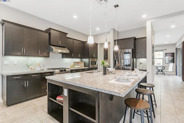 1380 Brookline Loop, Pleasanton CA: https://media.crmls.org/mediaz/c3455b9f-dfce-4040-a1aa-0b5bd4fe825d.jpg