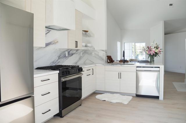 Detail Gallery Image 4 of 62 For 183 Plumosa St, Oceanside,  CA 92058 - 4 Beds | 2 Baths