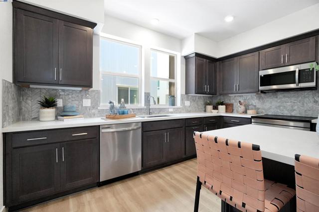 2119 Stanford Street, Alameda CA: https://media.crmls.org/mediaz/c345ec5c-a185-4edc-86f2-fb187b10a0a8.jpg