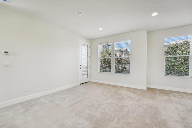 Image 12 of 45 For 23320 Wilmot Cir