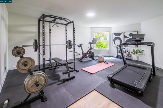 Image 37 of 52 For 1006 Howard Hills Rd