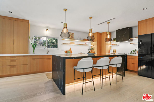 3620 5th Avenue, Los Angeles CA: https://media.crmls.org/mediaz/c3475e4c-b888-480e-84c5-16b41981169b.jpg