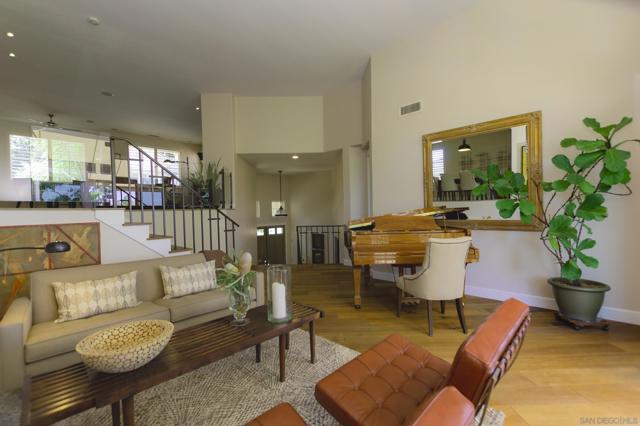 2537 Carriagedale Row, La Jolla CA: https://media.crmls.org/mediaz/c3478658-c1a0-4098-8208-a942e5e9d870.jpg
