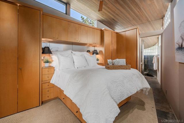 203 23rd St, Del Mar CA: https://media.crmls.org/mediaz/c3485284-1484-46c8-a5dd-3c53dc8cd56e.jpg