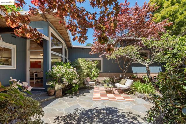 39 Norwood Ave, Kensington CA: https://media.crmls.org/mediaz/c348fd74-37cf-47af-955d-3277f81b862b.jpg