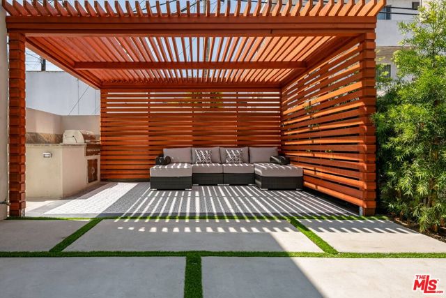 1553 S Saltair Avenue, Los Angeles CA: https://media.crmls.org/mediaz/c3490960-6daa-4753-b619-776386d82cdd.jpg