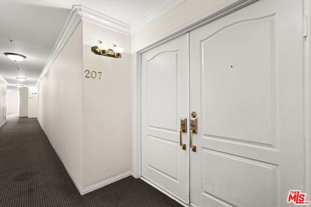 5224 Zelzah Avenue, Encino CA: https://media.crmls.org/mediaz/c3493902-3a4e-4e1a-8b26-cfbf6d04d6b9.jpg