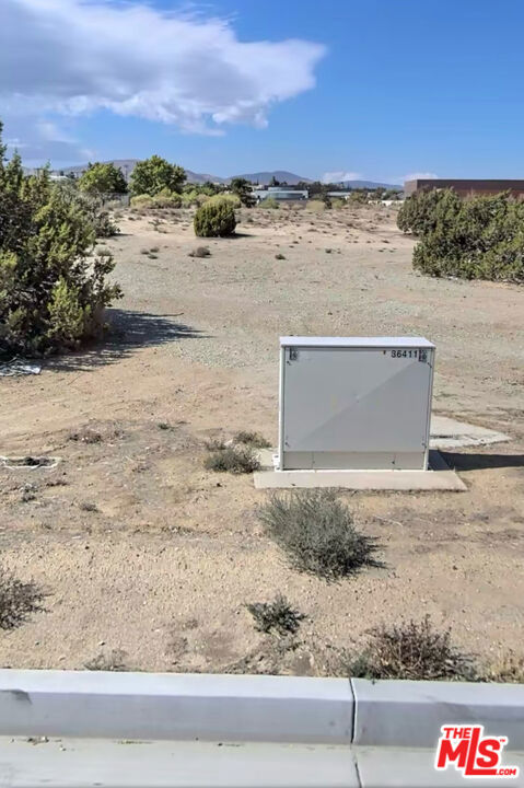 36409 E 37th Street, Palmdale CA: https://media.crmls.org/mediaz/c3499f06-c1db-455d-a247-c6cf0eb7aed6.jpg
