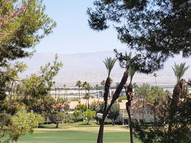 340 Vista Royale Drive, Palm Desert CA: https://media.crmls.org/mediaz/c349a2f4-cd3b-43b5-87d6-a73b39b7947c.jpg