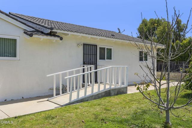 4226 Hitch Boulevard, Moorpark CA: https://media.crmls.org/mediaz/c349b77d-90f5-4784-b013-a4039e5a51e0.jpg