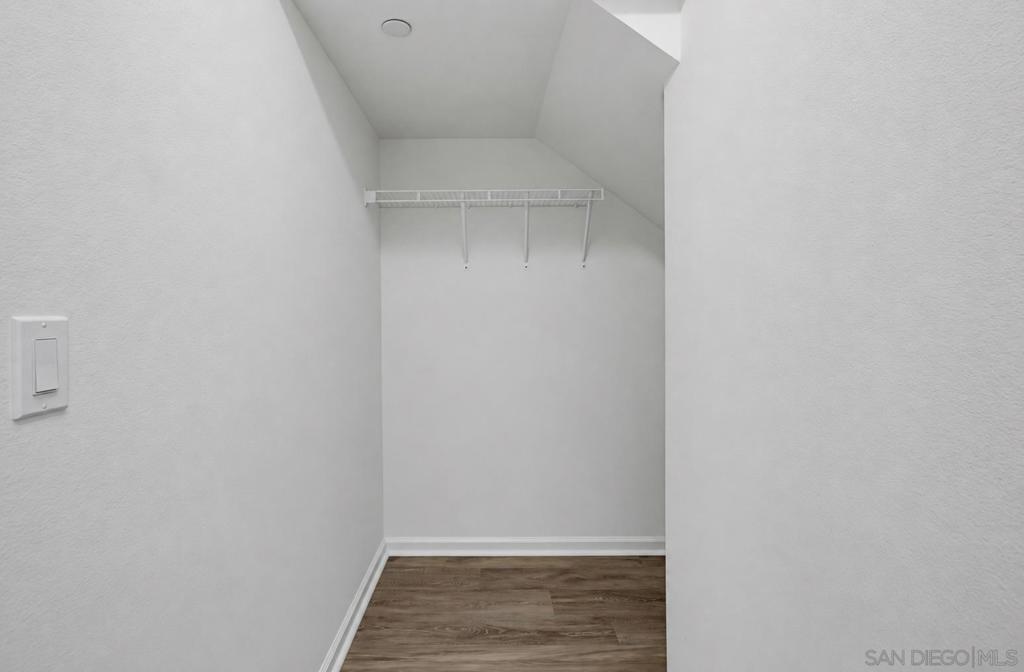 https://media.crmls.org/mediaz/c349bcdb-74d5-4d3f-b191-7f470bf674c6.jpg?preset=X-Large