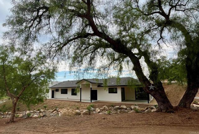 15176 Vali Hai Rd, Poway CA: https://media.crmls.org/mediaz/c349df35-62ef-4b73-bfcd-51b4a18593b1.jpg
