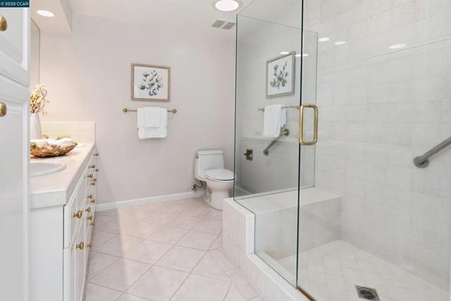 2646 Roundhill Dr, Alamo CA: https://media.crmls.org/mediaz/c34a4bd4-a0ef-4541-b0e2-d53e5c63f941.jpg