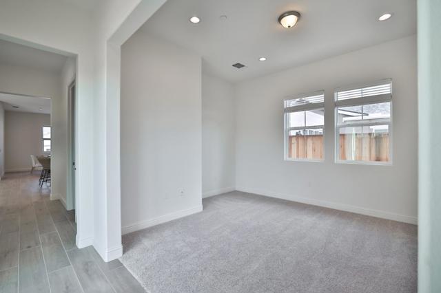 592 Santa Lucia Way, Marina CA: https://media.crmls.org/mediaz/c34b1ed3-19db-4518-9227-5035c4c47e35.jpg