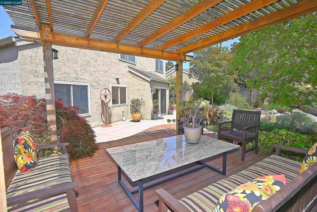 594 Morning Glory Dr, Benicia CA: https://media.crmls.org/mediaz/c34b6322-97ae-4f52-a152-c6470101fbcc.jpg