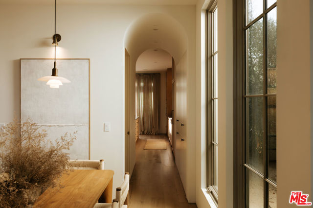 4209 Vantage Avenue, Studio City CA: https://media.crmls.org/mediaz/c34b6c57-288f-48d1-8289-8c4589f55505.jpg