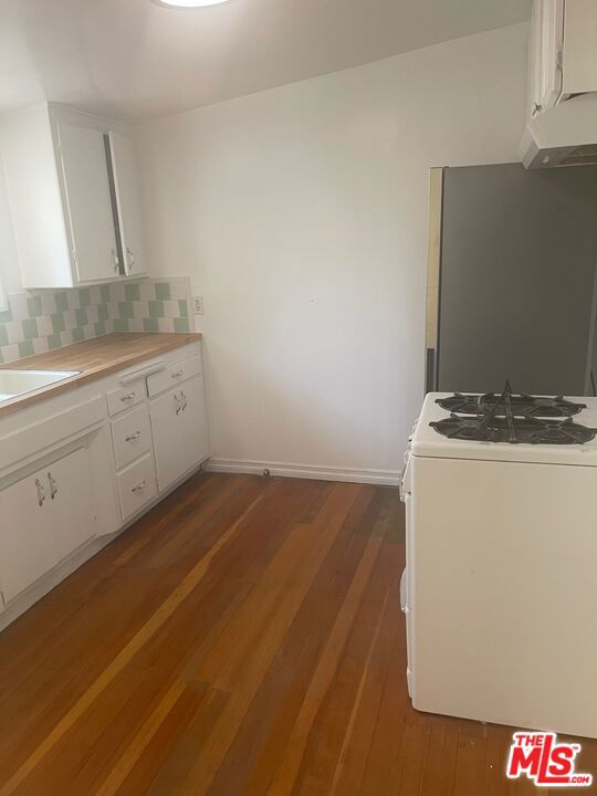 4426 Finley Avenue, Los Angeles CA: https://media.crmls.org/mediaz/c34be85e-b49a-47a4-940a-3477a9174f2b.jpg