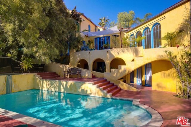 4778 Cromwell Avenue, Los Angeles CA: https://media.crmls.org/mediaz/c34c2479-1b78-4377-8b52-0a95065ff49d.jpg