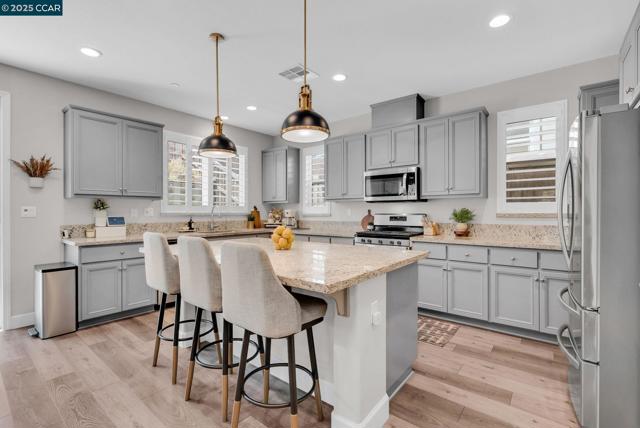 499 Yarrow Dr, Fairfield CA: https://media.crmls.org/mediaz/c34ccda3-4198-4fe7-825b-3fe61efeccce.jpg