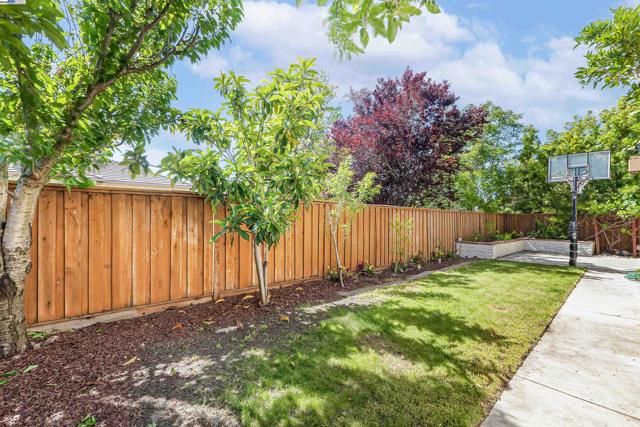 7818 Kennard Ln, San Ramon CA: https://media.crmls.org/mediaz/c34d84aa-4954-4282-8481-722da9327ba9.jpg