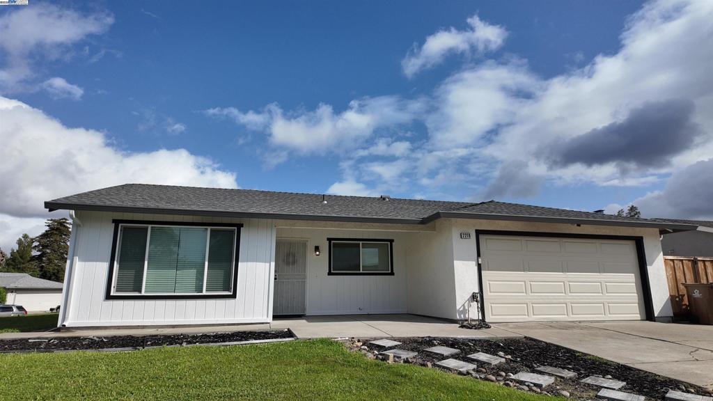 2216 Hamlin Dr