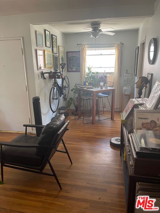 4426 Finley Avenue, Los Angeles CA: https://media.crmls.org/mediaz/c34eb1b3-c8d6-48d3-bc88-7d7e373d841c.jpg