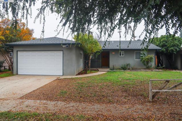 4295 N Archie Avenue, Fresno CA: https://media.crmls.org/mediaz/c34f8a29-7e02-46eb-9a14-1f256cb97238.jpg