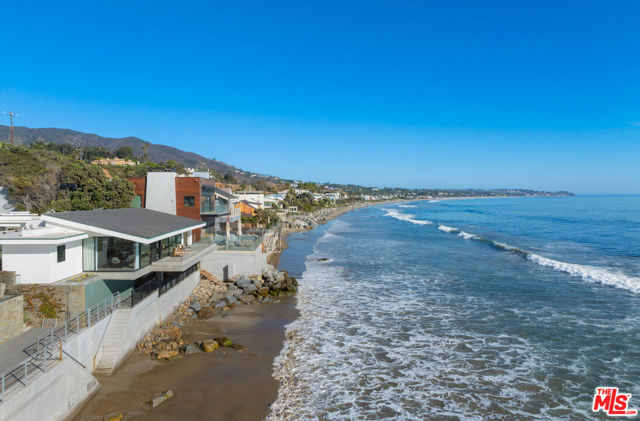 31388 Broad Beach Road, Malibu CA: https://media.crmls.org/mediaz/c34fa91c-3d38-4c16-bdb7-403f3a258355.jpg