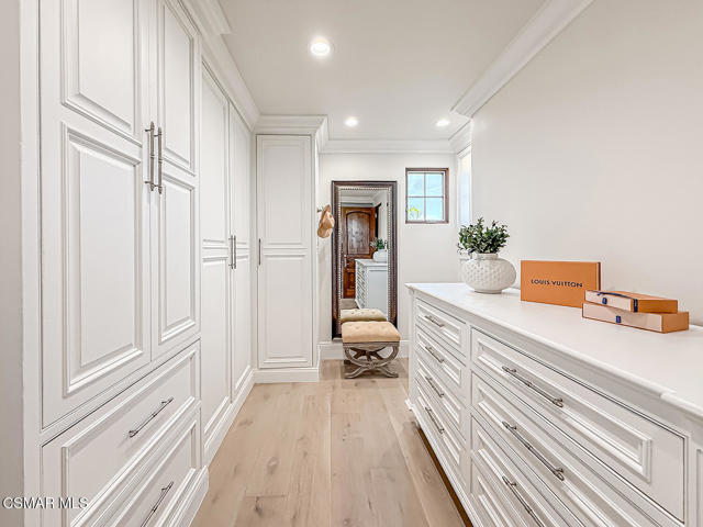 25877 Shady Oak Lane, Valencia CA: https://media.crmls.org/mediaz/c3500f31-d196-453b-b691-db3f72dc855c.jpg