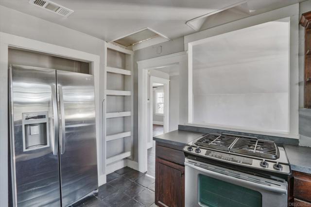 1035 Edgemont Place, San Diego CA: https://media.crmls.org/mediaz/c3502ddc-3743-4d24-a37a-309912e77a1d.jpg