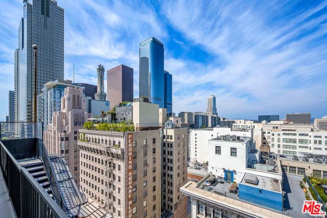 312 W 5th Street, Los Angeles CA: https://media.crmls.org/mediaz/c35099ff-055a-4d40-983c-d5119483e3c8.jpg