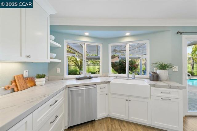 9461 Thunderbird Pl, San Ramon CA: https://media.crmls.org/mediaz/c3511812-a1cf-4aa5-a719-8c33f7e1b9b6.jpg